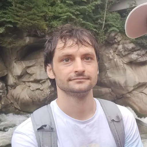 Jes Obertyukh